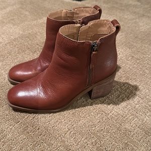 Leather boots size 7